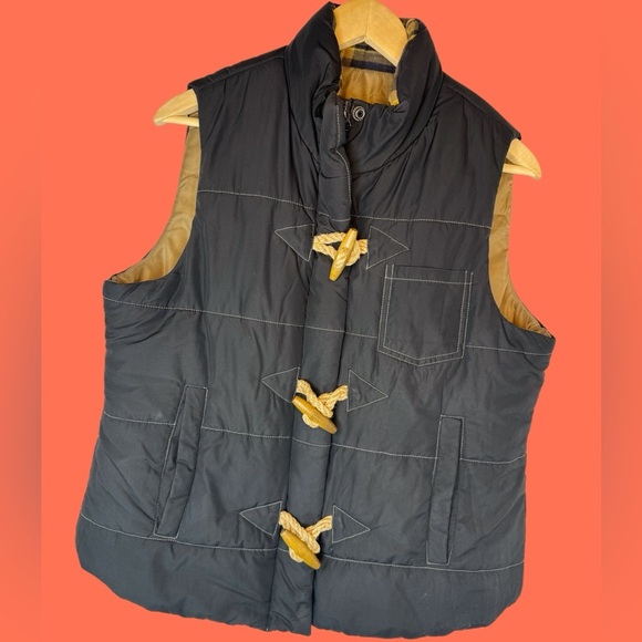 North River Outfitters Jackets & Blazers - North River Outfitters Puffer Vest Size Large Black Zipper & Wood Buttons
